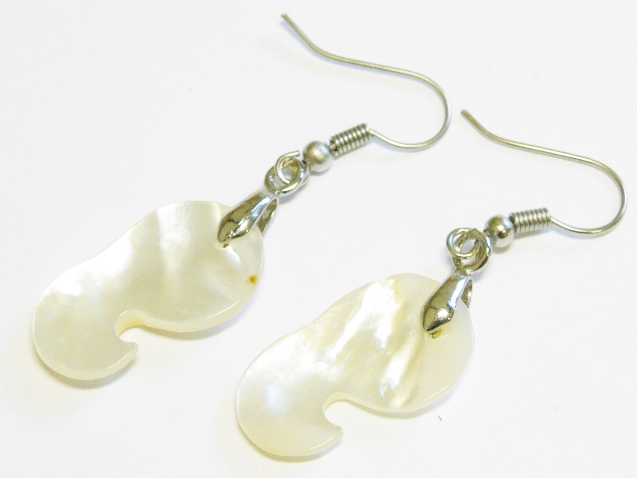 Small earring pair in shell, 40mm