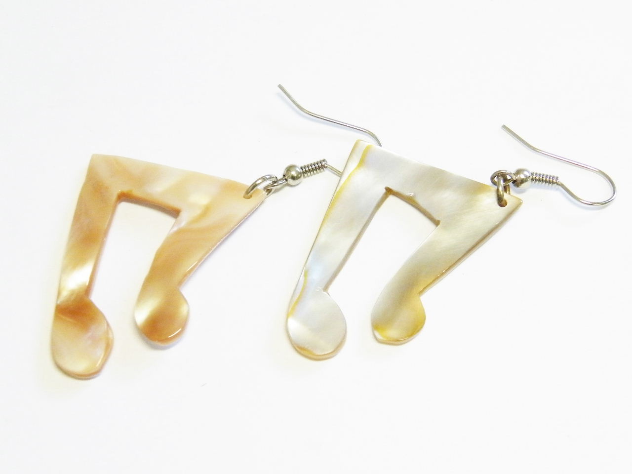 Musical note design earring pair in shell, 55mm