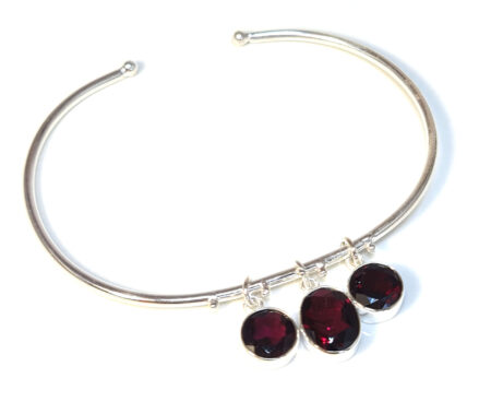 Garnet bangle in 925 silver