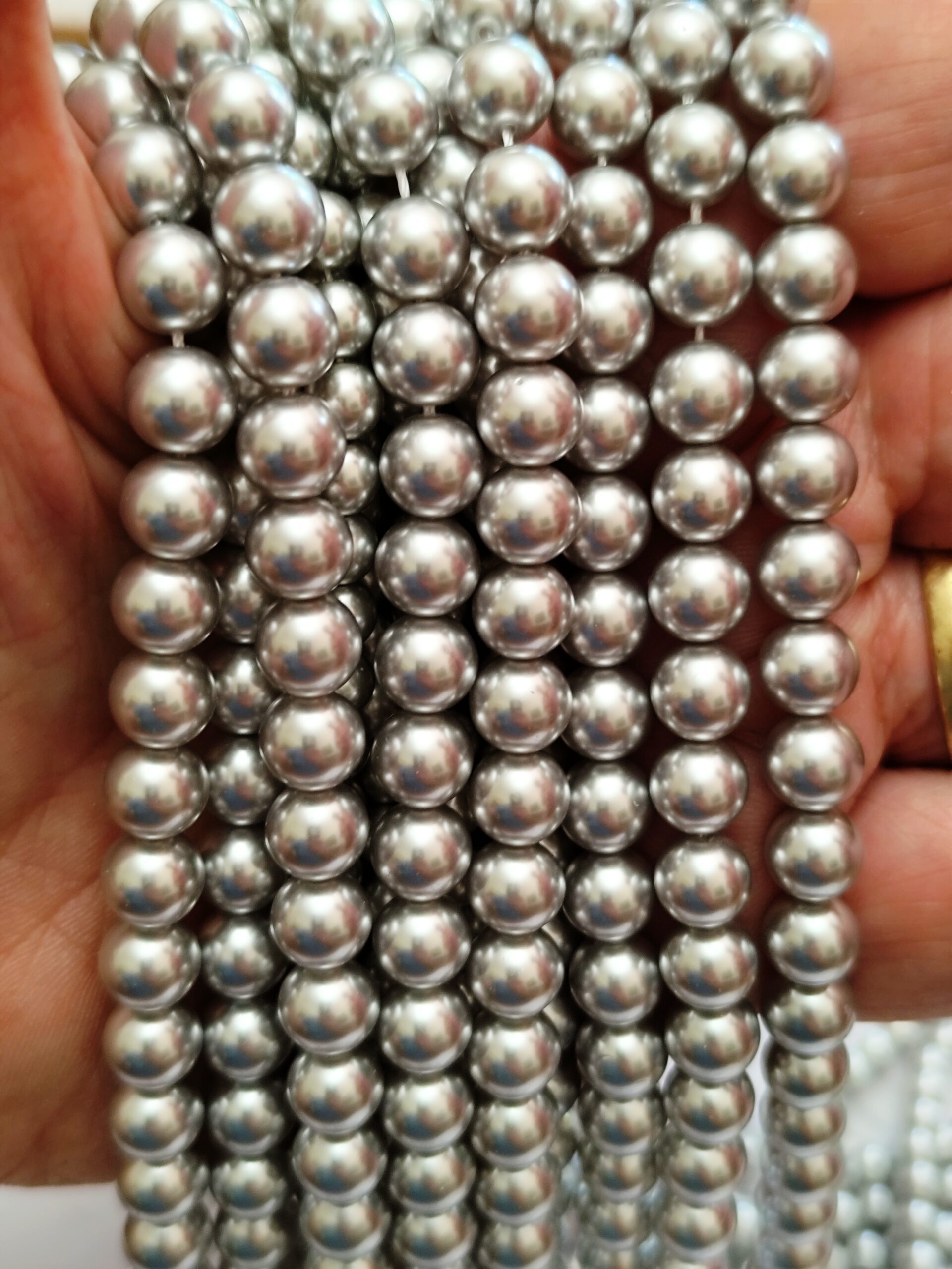 Grey Shell pearl bead string, 8mm, 40cm - Image 2