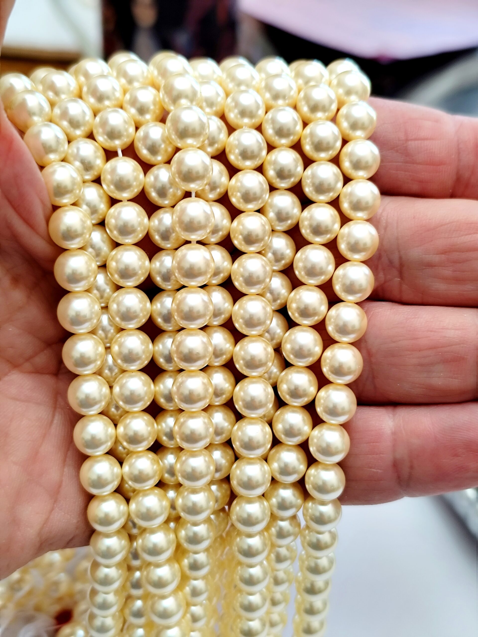 Cream Shell pearl bead string, 8mm, 40cm - Image 3
