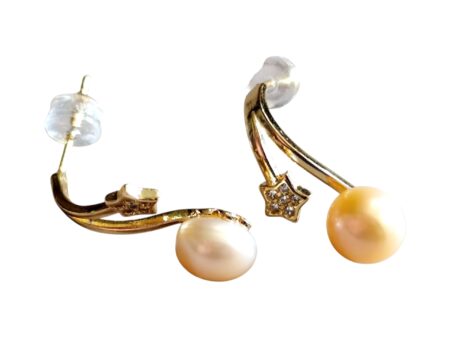 Golden shooting-star design Peach Pearl Earrings, 9mm pearl, Gold