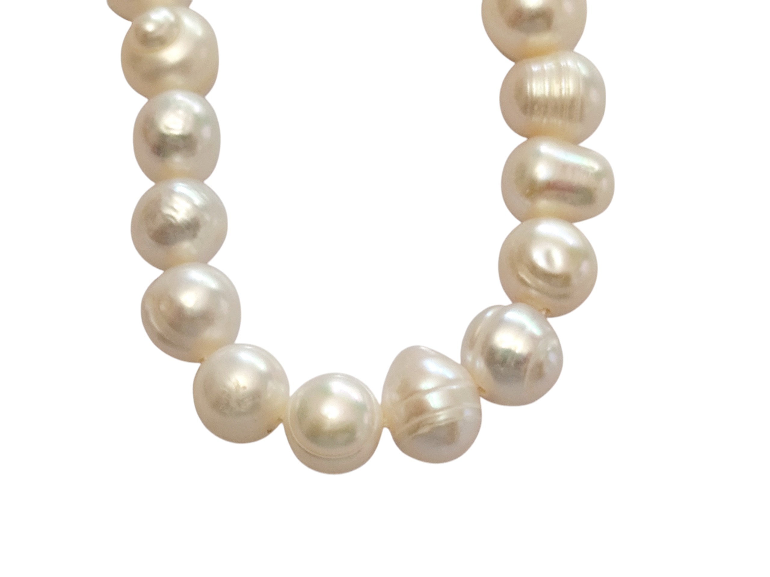 White ringed pearl, Approximately 7-8mm in size, 35 cm