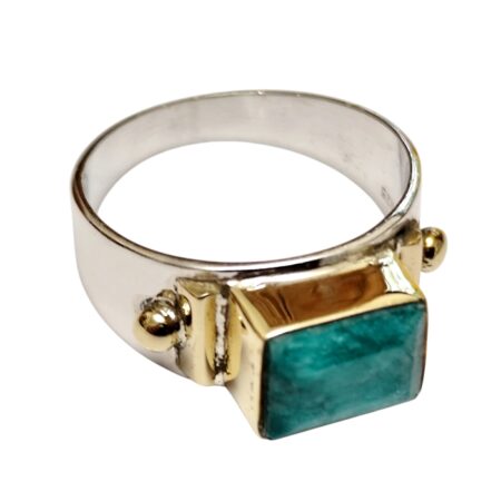 Emerald cut emerald stone ring with horizontal bezel setting set in 925 silver, size 8