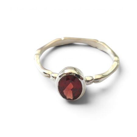Garnet Oval cut Solitaire ring in 925 silver, size 8