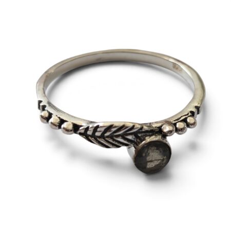 Labradorite ring with leaf in 925 silver, Round, size 9