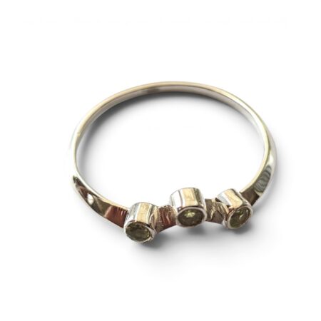 Peridot chevron design ring in 925 silver, Round, size 7