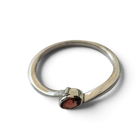 Garnet bypass solitaire ring in 925 silver, Oval cut, size 9
