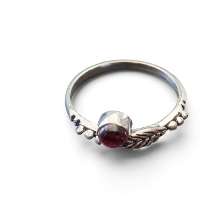Garnet Cabochon ring with leaf in 925 silver, Round, size 6