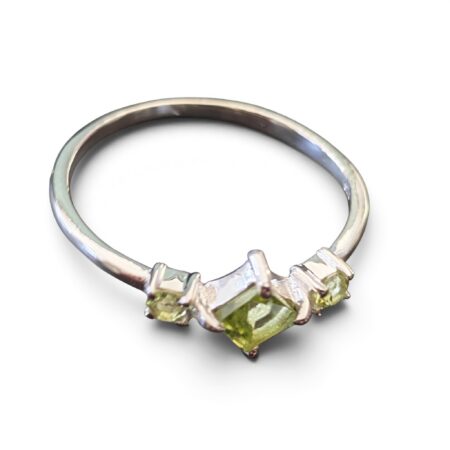 Peridot Geometric trilogy ring in 925 silver, size 8