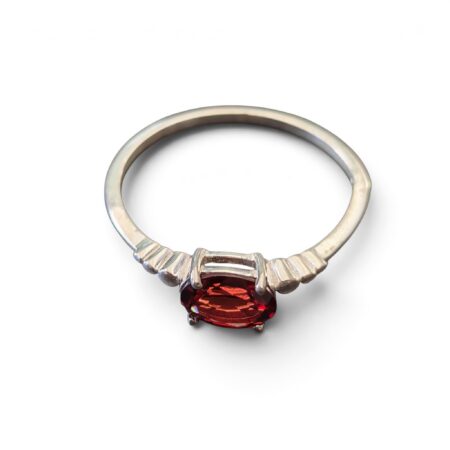 Garnet Oval cut Solitaire ring in 925 silver, size 9
