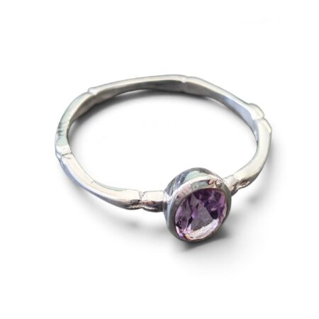 Amethyst Oval cut Solitaire ring in 925 silver, size 8