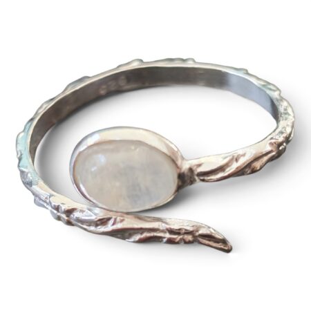 Moonstone Oval Cabochon ring in 925 silver, size 8