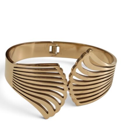 Sculptural Ribbed Shell Statement Bangle – Gold-Tone Stainless Steel